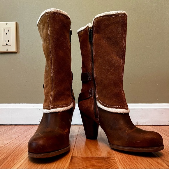 Distressed Buckle Timberland Leather Boots - Picture 2 of 5